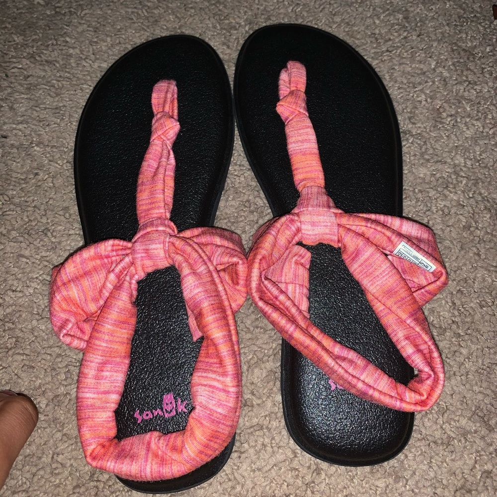 Sanuk pink sandals
